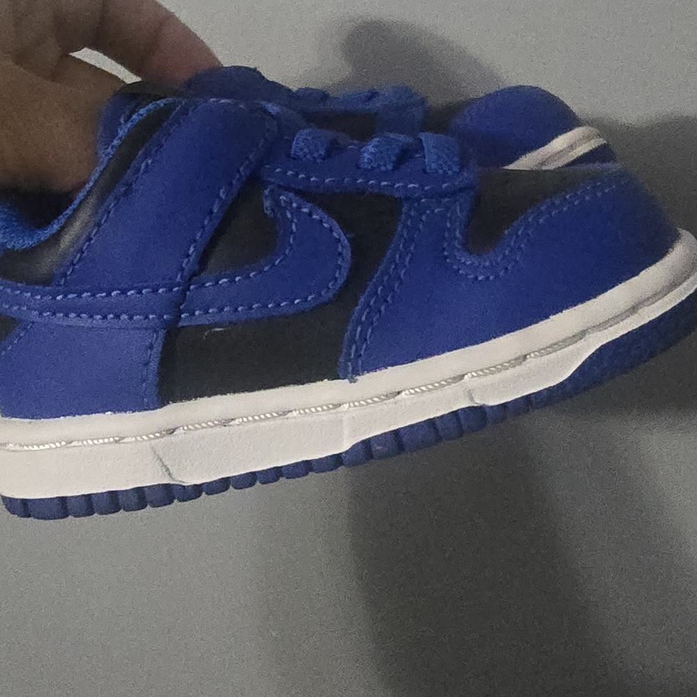 Brand New In Box TODDLER Nike Kids Royal Blue and Black Hook-and-Loop Sneakers